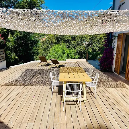 Bas De Calme Et Spacieux Hotel